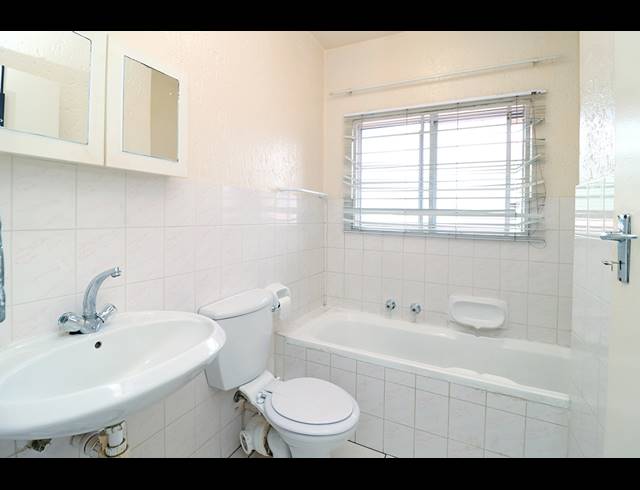 2 BEDROOM SECTIONAL TITLE FOR SALE IN GLENHAZEL